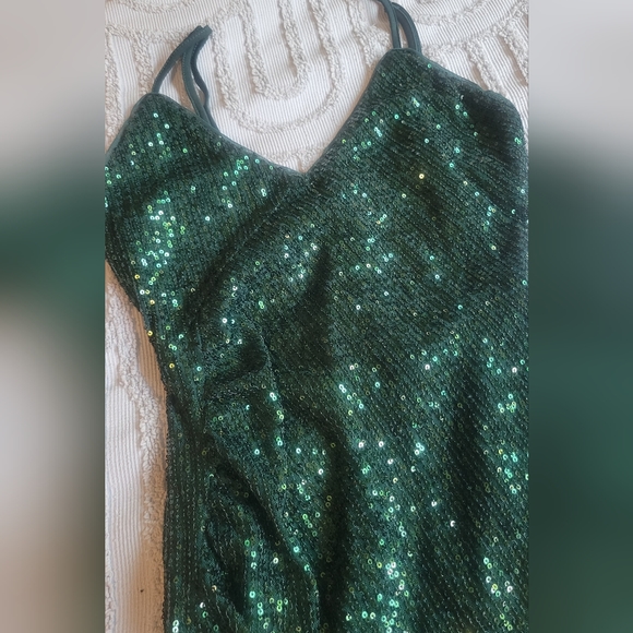 Sequined Bodycon Dress - Picture 4 of 8